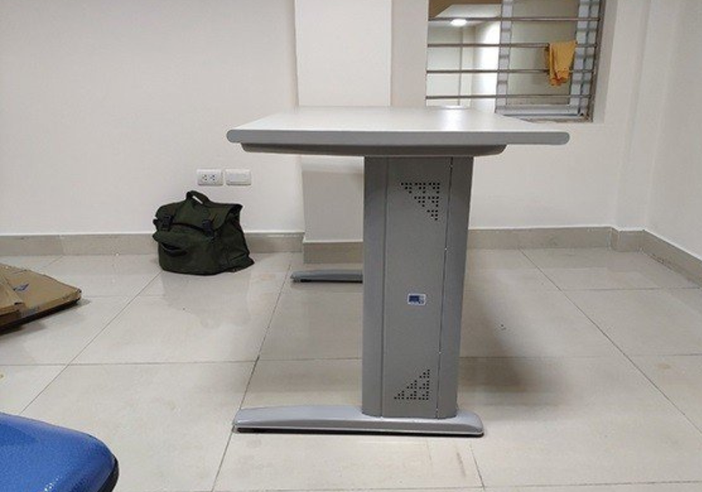 Bàn làm việc chân sắt HU12S